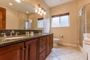 Townhome, 4 Bedrooms (Mammoth Gateway Village #11) | Bathroom