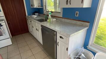 冰箱、微波炉、烤箱、炉灶