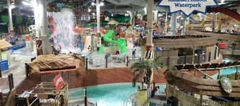 Beautiful Lakefront House with Private Beach! BOOK NOW! 