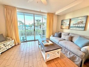 Smart TV, reproductor de DVD y libros 