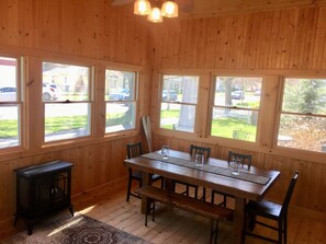 Dining - Best Coast Cottage - Just a block and a half to the beach!!! (South Haven)