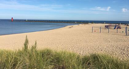 Best Coast Cottage - Just a block and a half to the beach!!!