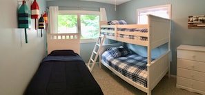 3 bedrooms, iron/ironing board, WiFi, bed sheets