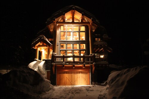 Most Luxurious Ski-in/Ski-Out Chalet @Kmhr- 2800 Sft,4 BR,4 BA