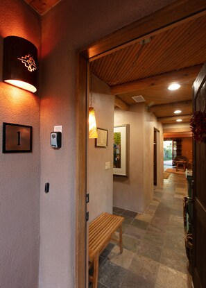 Interior - Downtown Luxury 'Perfect for Couples' Weekly/Monthly Rates, Parking, Patio, Pets (Santa Fe)
