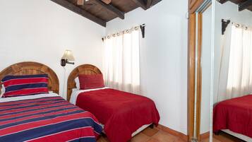 3 bedrooms, internet, bed sheets