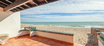 アベンチュラ -  3ベッドルーム、新しく改装されたビーチフロントコンドミニアム