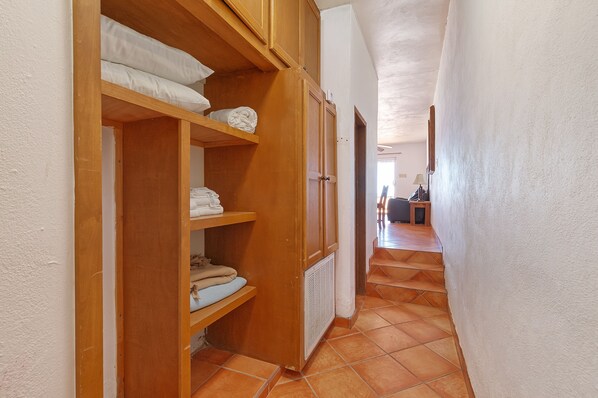 Interior - Aventura: Mirador beachfront condo, close to bars, restaurants, & Malecon (Puerto Peñasco)