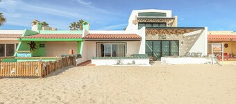 Aventura: Mirador beachfront condo, close to bars, restaurants, & Malecon