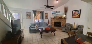 Smart TV, fireplace