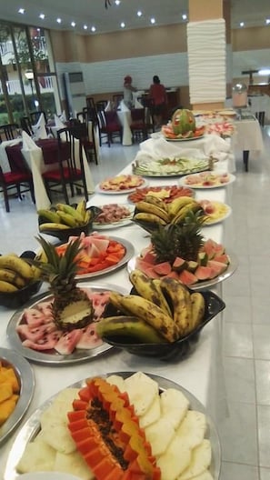 Petit déjeuner buffet servi tous les jours en supplément