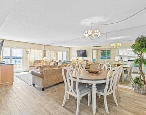 Condo, 2 Bedrooms | Dining
