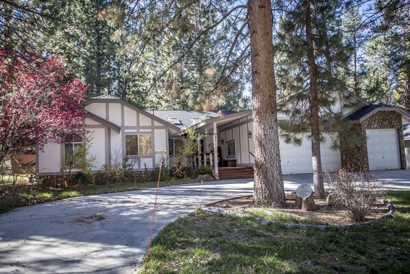 Apartment, 3 Bedrooms | Exterior - Majestic Pines 3 Bedroom Apts by RedAwning (Big Bear Lake)