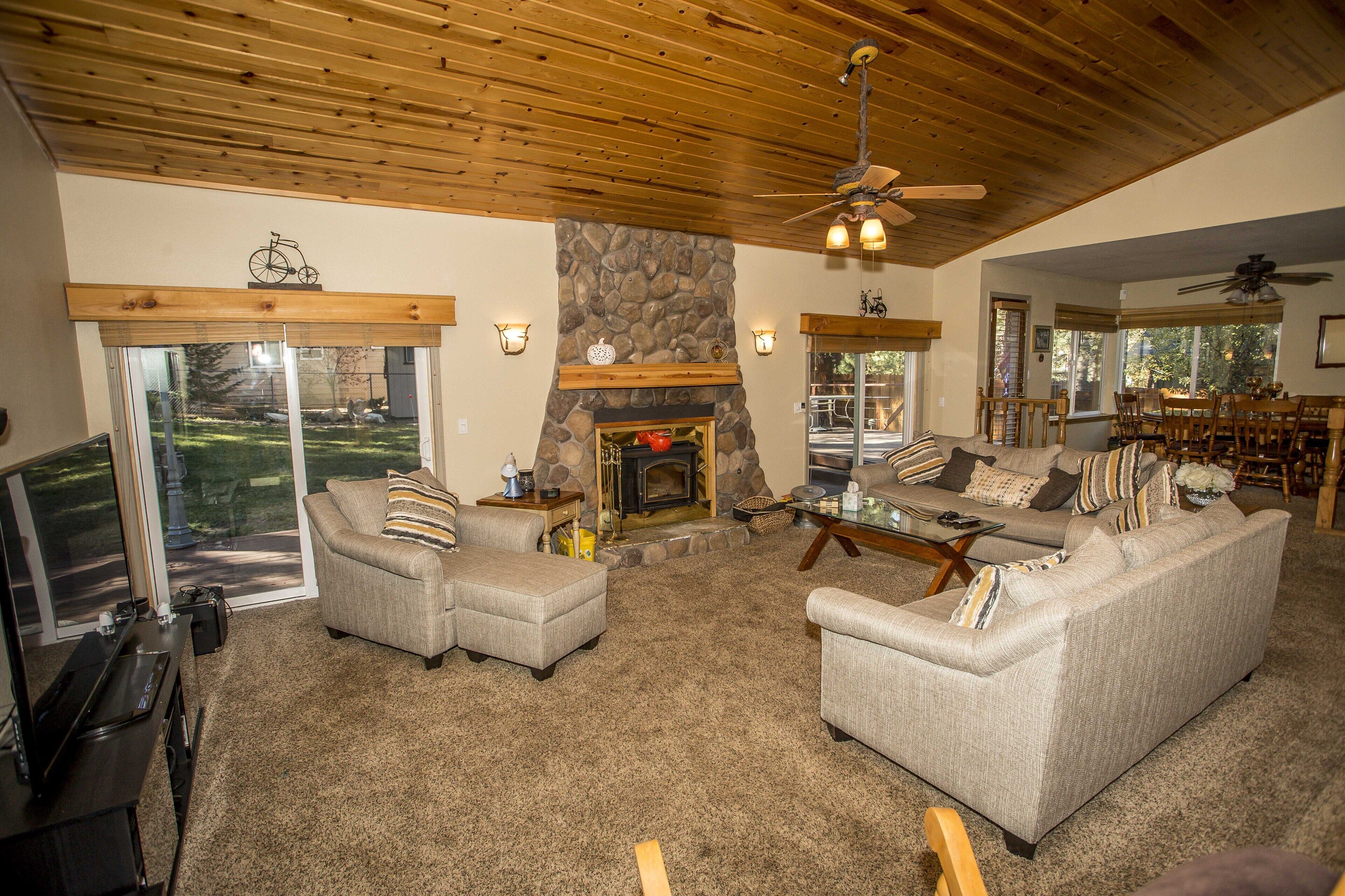 Apartment, 3 Bedrooms | Living area | TV, fireplace, DVD player