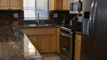 Condo, 3 Bedrooms | Private kitchen | Microwave, oven, coffee/tea maker