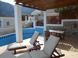 Outdoor dining - Beautiful, comfortable villa with swimming pool and superb views. (Kalymnos)