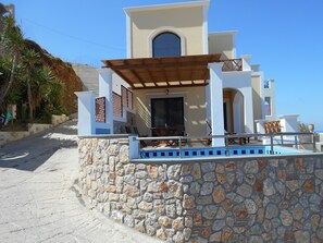 Terrace/patio - Beautiful, comfortable villa with swimming pool and superb views. (Kalymnos)