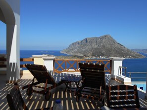 Terrace/patio - Beautiful, comfortable villa with swimming pool and superb views. (Kalymnos)