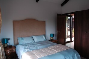 4 bedrooms, iron/ironing board, free WiFi, bed sheets