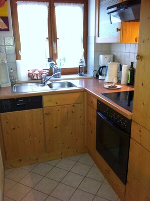 Refrigerador, horno, placa de cocina, lavavajillas