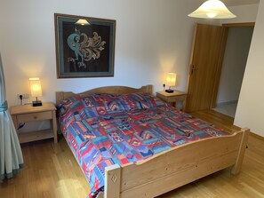 2 bedrooms, iron/ironing board, free WiFi, bed sheets - Cosy, tasteful, mountain views. ski, hiking trails, golf, restaurants nearby. (Oberstaufen)