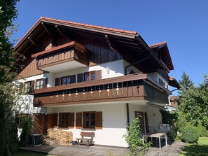Exterior - Cosy, tasteful, mountain views. ski, hiking trails, golf, restaurants nearby. (Oberstaufen)