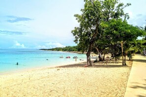 Beach nearby - Welcome to Residence Madelia in Guadeloupe (Port-Louis)