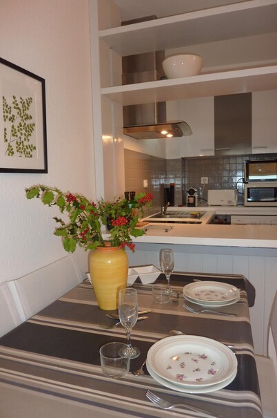 <- DIRECT on this BEACH, bright; SEA VIEW. T2 ***** 42m2 + TERRACE + WIFI garage