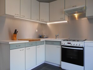 Refrigerador, microondas, horno, placa de cocina