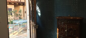 Superb 18th century farmhouse, in the heart of the vineyard.