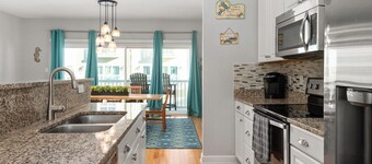 "ベイサイドオアシスI"完璧に位置しています豪華なウォーターフロント！ 4 BR / 3。 5BAとGARAGE