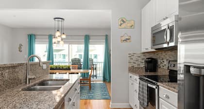 "Bayside Oasis I" PERFEKT gelegen wunderschönes Wasser! 4 BR / 3. 5BA mit GARAGE