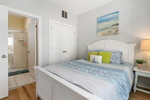 5 habitaciones, tabla de planchar con plancha y cuna de viaje 