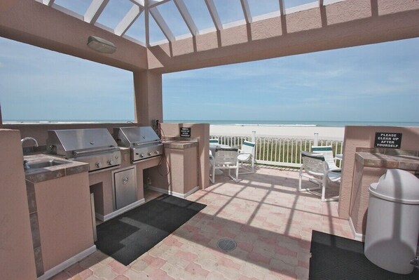Enjoy a convenient beachside dining experience with a fully equipped outdoor kitchen and stunning views.