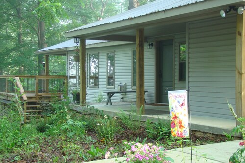 Fish, hike, bird watch, Spring flowers - 5 Star Reviews - unplugged & private