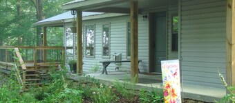 Fish, hike, bird watch, Spring flowers - 5 Star Reviews - unplugged & private