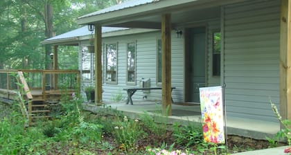 Fish, hike, bird watch, Spring flowers - 5 Star Reviews - unplugged & private