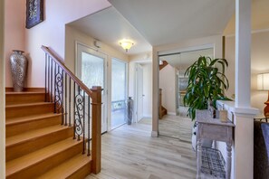 Interior - Orange Home with 2 king bedrooms - Fun patio area (Orange)