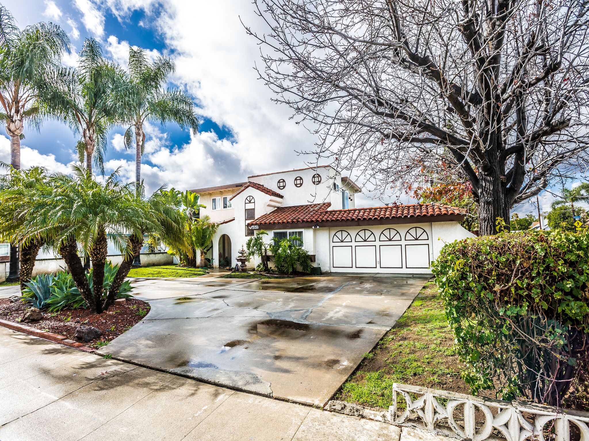 Near Disneyland & local Beaches. Clean, Comfortable, Spacious & kid approved!