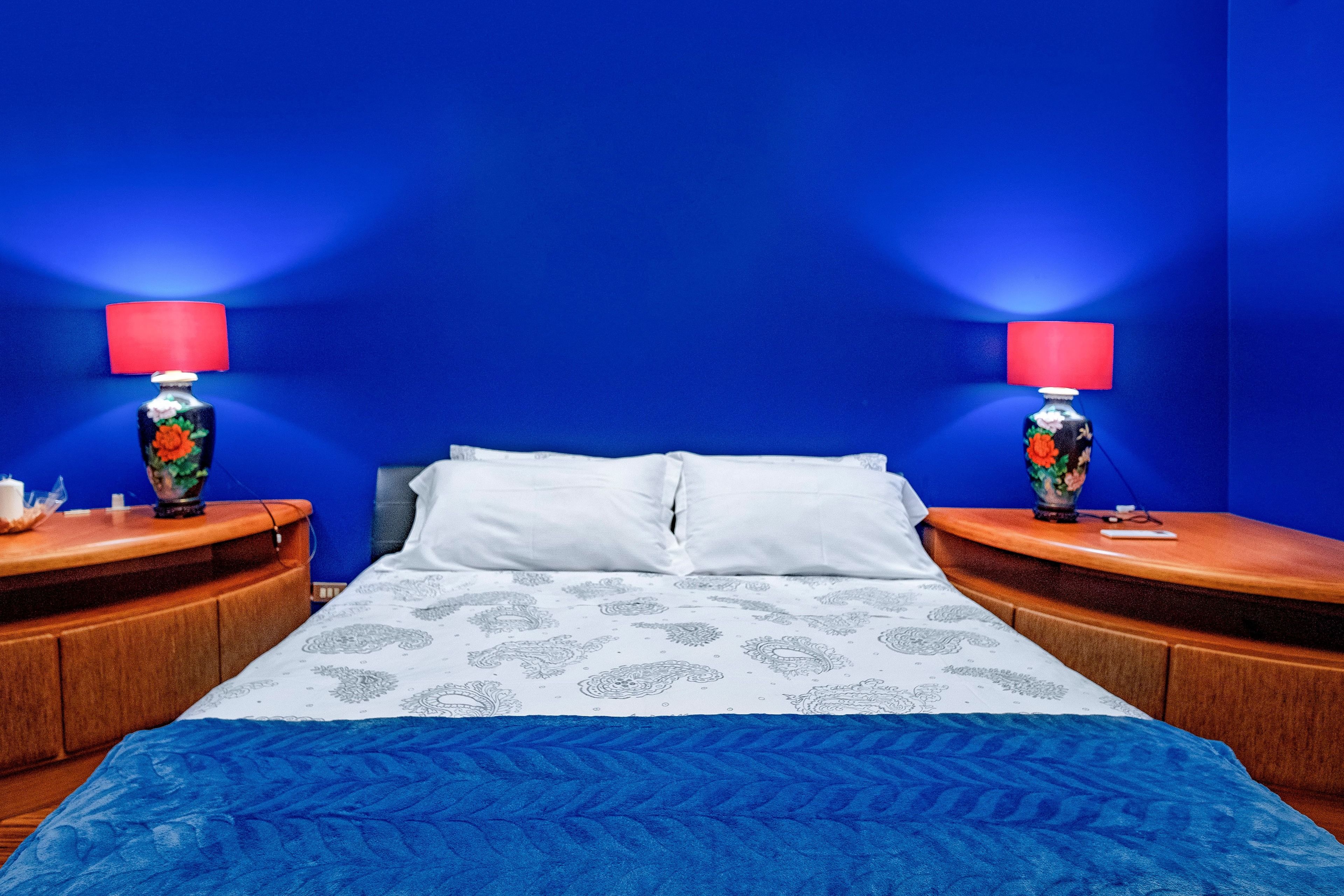 Deluxe tweepersoonskamer, uitzicht op park | Luxe beddengoed, bedden met traagschuimmatras, een minibar, een bureau