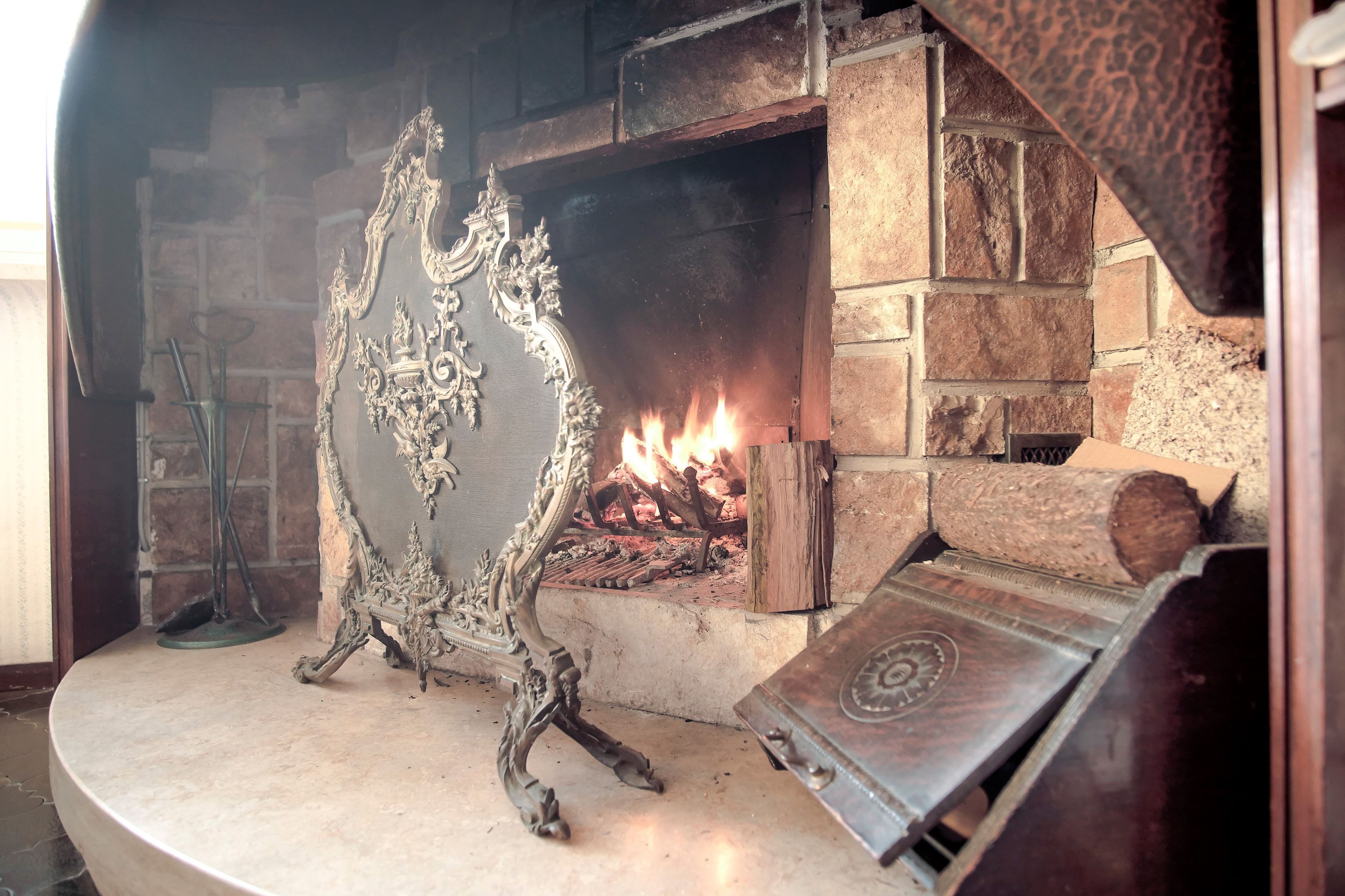 A fireplace with a decorative mantel and logs.