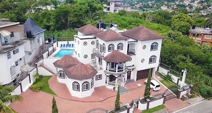 PINES VACATION RENTALS- EXCELLENT LOCATION, MINUTES FROM EVERYTHING.