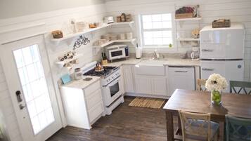 The Quarter House Cottage | Private kitchen | Full-size fridge, microwave, oven, coffee/tea maker