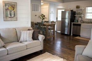 Living area - Stonehill Cottages (Mena)