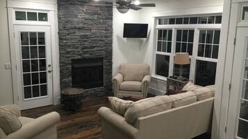The Primrose Cottage | Living area | Flat-screen TV, fireplace