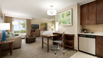 Egyptian cotton sheets, premium bedding, in-room safe, desk