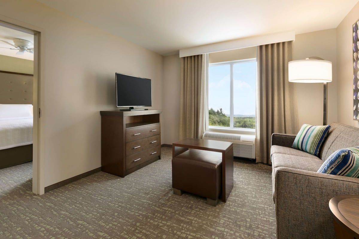 Egyptian cotton sheets, premium bedding, in-room safe, desk