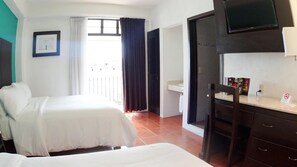 In-room safe, desk, iron/ironing board, free wired internet - Hotel Santa Fe (Tlatlauquitepec)