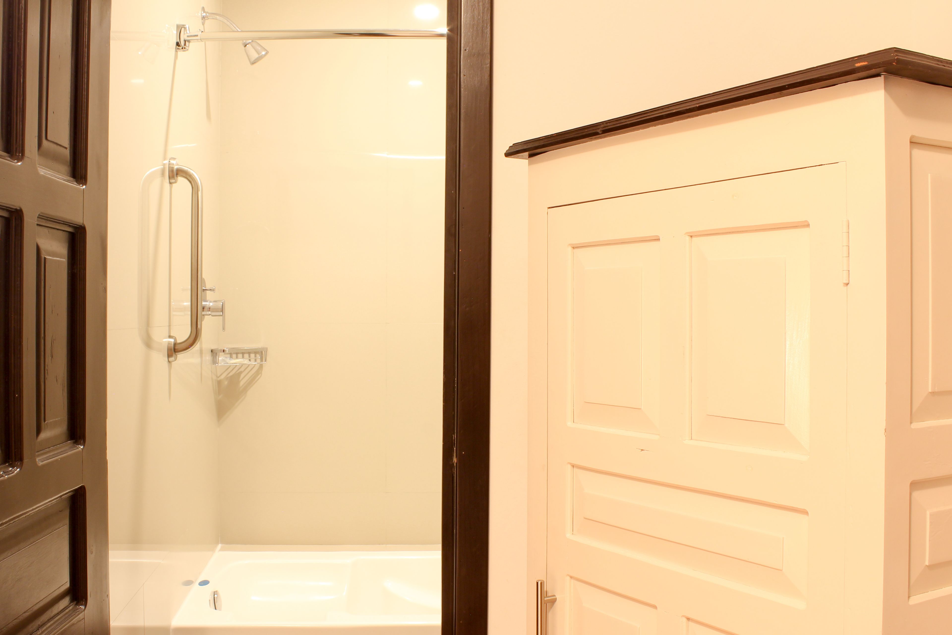 standard room, 1 double bed | bathroom | free toiletries, towels