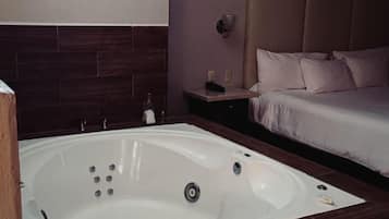 Comfort Suite | In-room safe, desk, iron/ironing board, free wired Internet